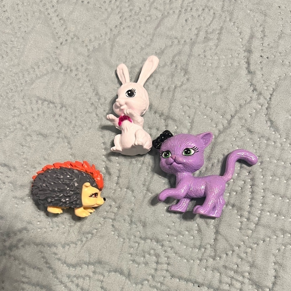 3 little figurines Polly pocket purple cat, Barbie bunny, monster high hedgehog